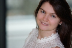 Bewerbungsbilder und Beautyportraits – Natürliches Licht Dank Fensterfront IMG7312w