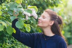 Portraitshooting mit Blumenbokeh und einem Gast IMG 9476w