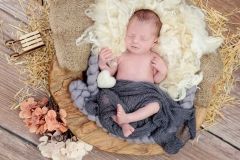 Newbornshooting – Ein schlafendes Baby verzaubert IMG 5125w