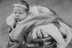 Newbornshooting mit Kontrast IMG_9961sw-w