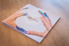 Unternehmensbroschüre in farbenfrohem Design IMG 0366w