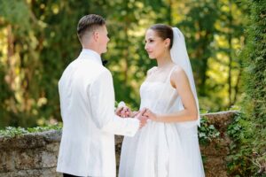 Hochzeitsreportage – Freie Trauung und Brautpaarshooting auf Schloss Egg von Claudia Link, Fotografin für Newborn, Baby, Babybauch und Familien aus Bernhardswald, mobile Fotografin von Regensburg bis Cham.